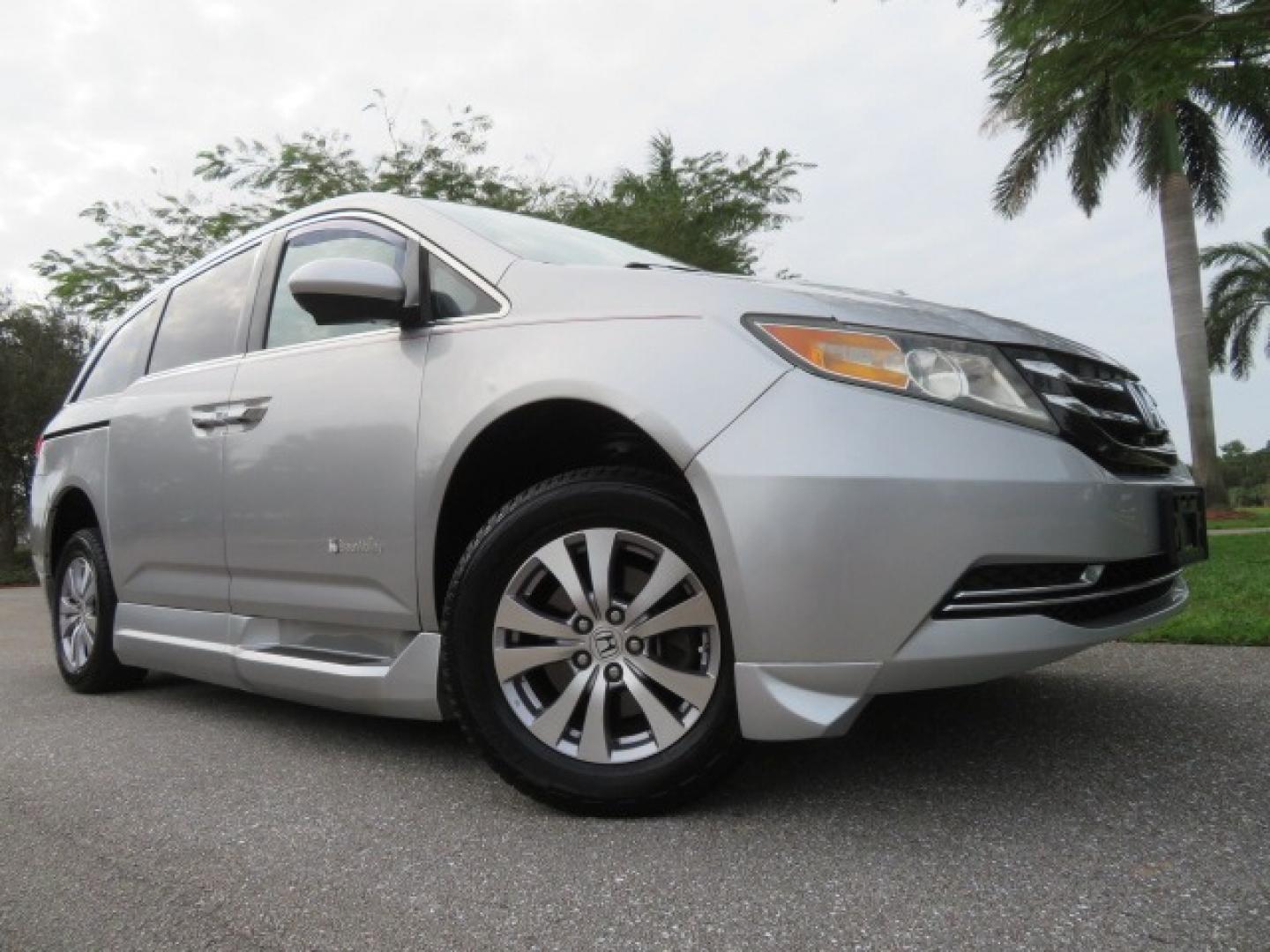 2014 Silver /GRAY Honda Odyssey EX-L (5FNRL5H68EB) with an 3.5L V6 SOHC 24V engine, 6-Speed Automatic transmission, located at 4301 Oak Circle #19, Boca Raton, FL, 33431, (954) 561-2499, 26.388861, -80.084038 - You are looking at Gorgeous Low Mileage 2014 Honda Odyssey EX-L Braunability Freedom Van Handicap Van Wheelchair Van Conversion Van with 25K Original Miles, Power Side Entry Ramp with Kneeling Van Function, Passenger Side Quick Lock System (same as ez lock), Quick Release Front Seats, Tie Down Syste - Photo#3